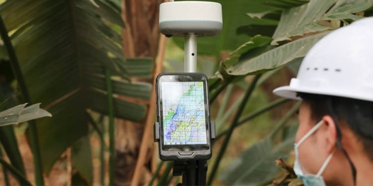 高效工作助手：车载三防手持机的优势与应用